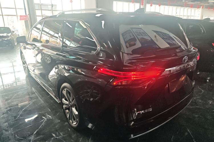 Used Toyota SIENNA 2023 2.5L Hybrid Platinum Edition
