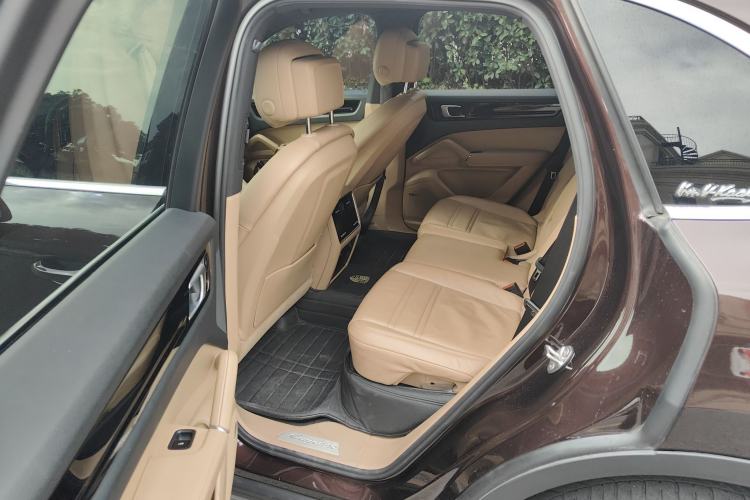Used Porsche Cayenne 2018 Cayenne 3.0T Left Rear Seat