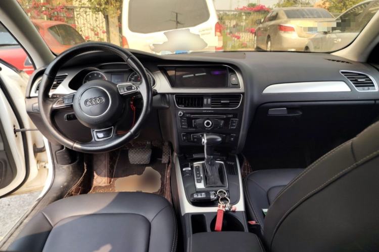 Used Audi A4L 2013 35 TFSI Automatic Standard Model Center Console