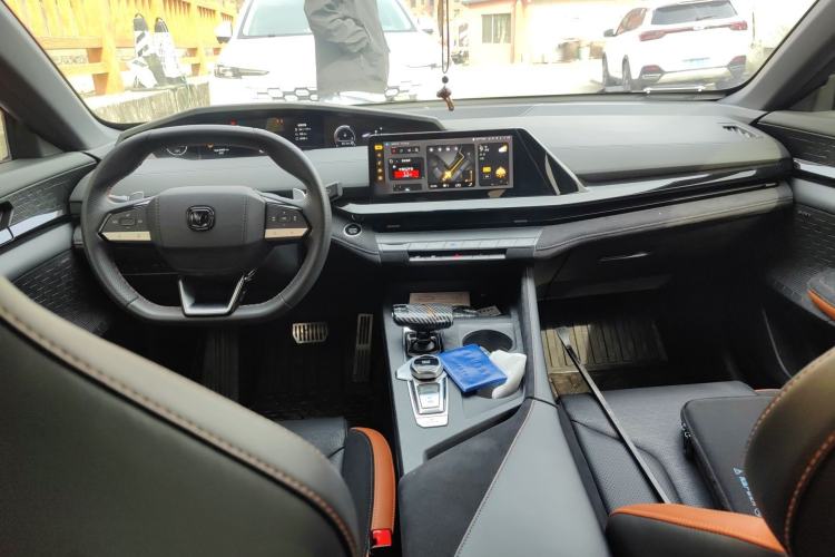 Used CHANGAN UNI-V 2022 2.0T Sporty Version Center Console