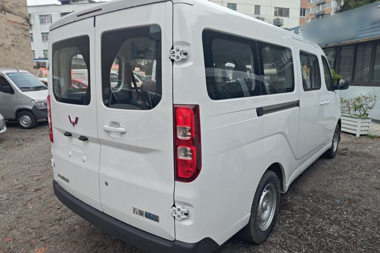 Used Wuling Yangguang 2025 Model 310KM Bus Edition—Customized by CATL