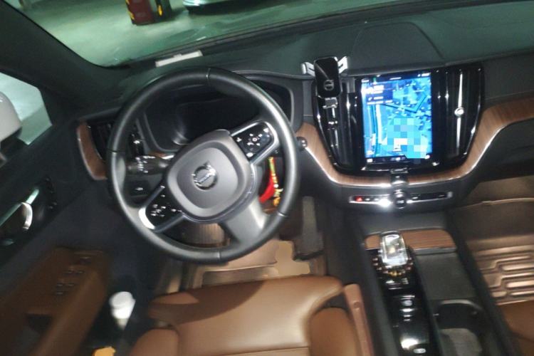 Used Volvo XC60 2022 B5 4x4 Smart Luxury Edition Steering Wheel