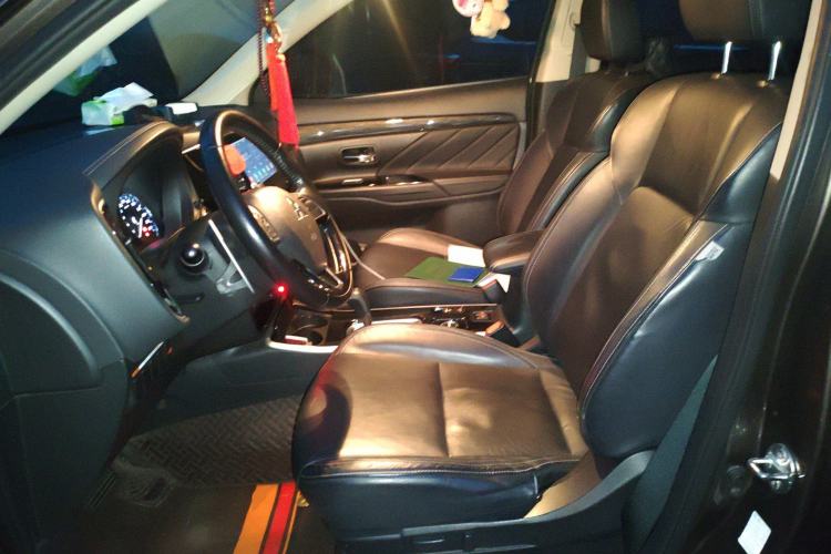 Used Mitsubishi Outlander 2019 2.4L 4x4 Zhi Xiang Edition 7 Seats China V Emission Standard
