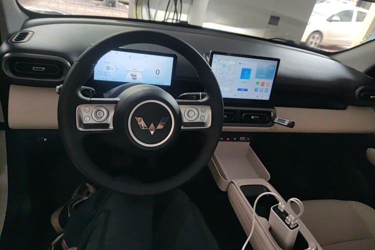 Used Wuling Bingo PLUS 2024 330 km Range Five-Seater Version Center Console