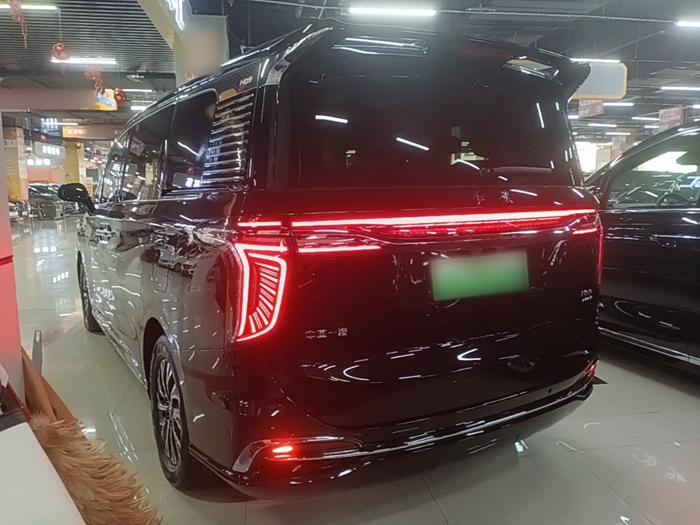 Hongqi HQ9 PHEV 2024 2.0T Four-Wheel Drive Luxury Edition — снимка 4