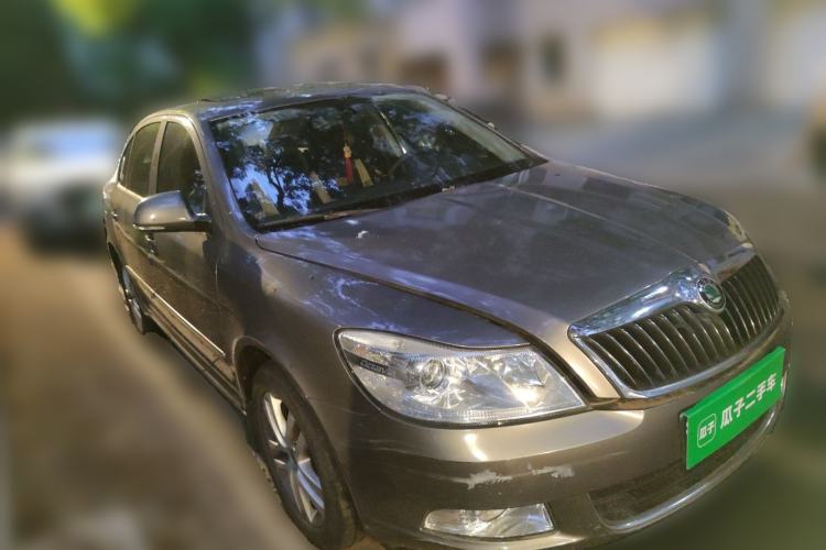 Used Skoda Octavia 2013 1.6L Automatic Yijun Edition Front Right 45 Deg