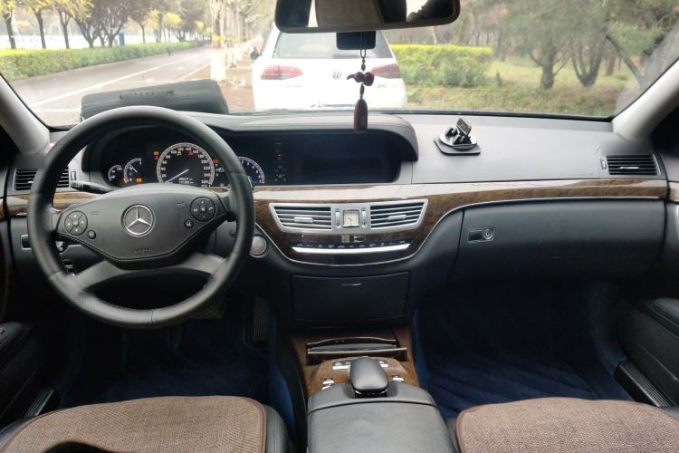 Used Mercedes-Benz S-Class 2010 S 300 L Business Model Center Console