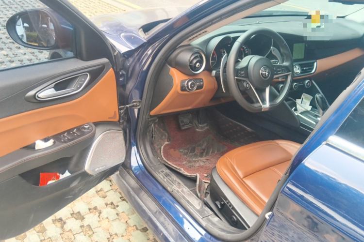 Used Alfa Romeo Giulia 2017 2.0T 280HP Luxury Edition Driver Seat