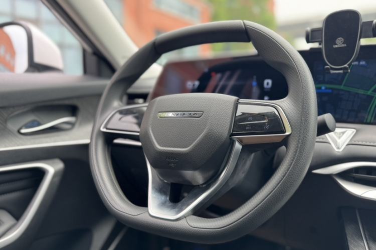 Used Venucia V 2022 260T Custom Edition · Idol Interior 4