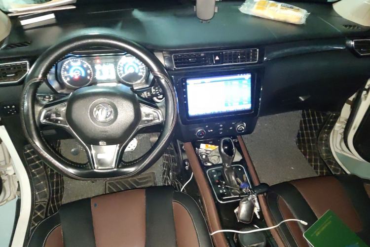 Used Dongfeng Fengon 580 2017 1.5T CVT Luxury Model Center Console