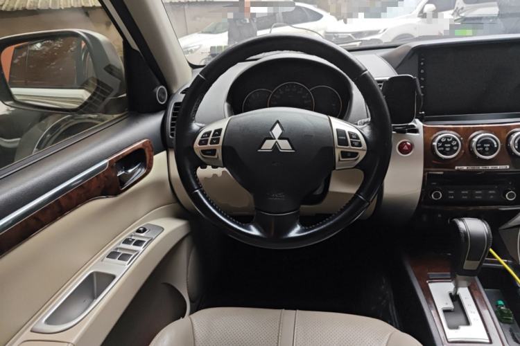 Used Mitsubishi Pajero Sport 2013 3.0L Automatic Two-Wheel Drive Luxury Edition
