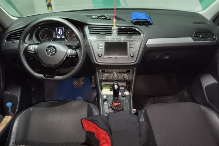 Used Volkswagen Tiguan L 2017 330TSI Automatic Two-Wheel Drive Luxury Edition Center Console