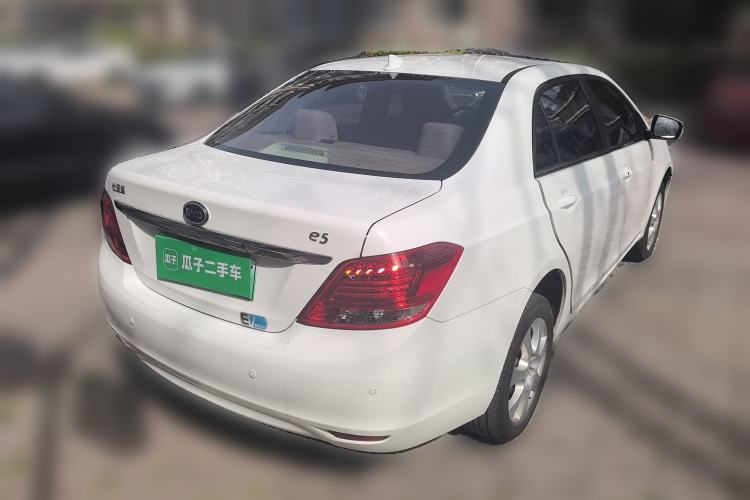 Used BYD e5 2017 300 Prestige Edition Rear Right 45 Deg
