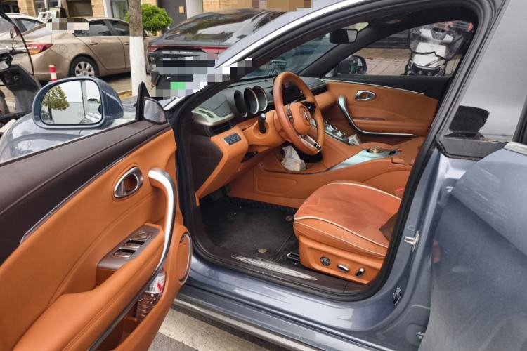 Used ORA Lightning Cat 2022 555 km Luxury Edition Driver Seat