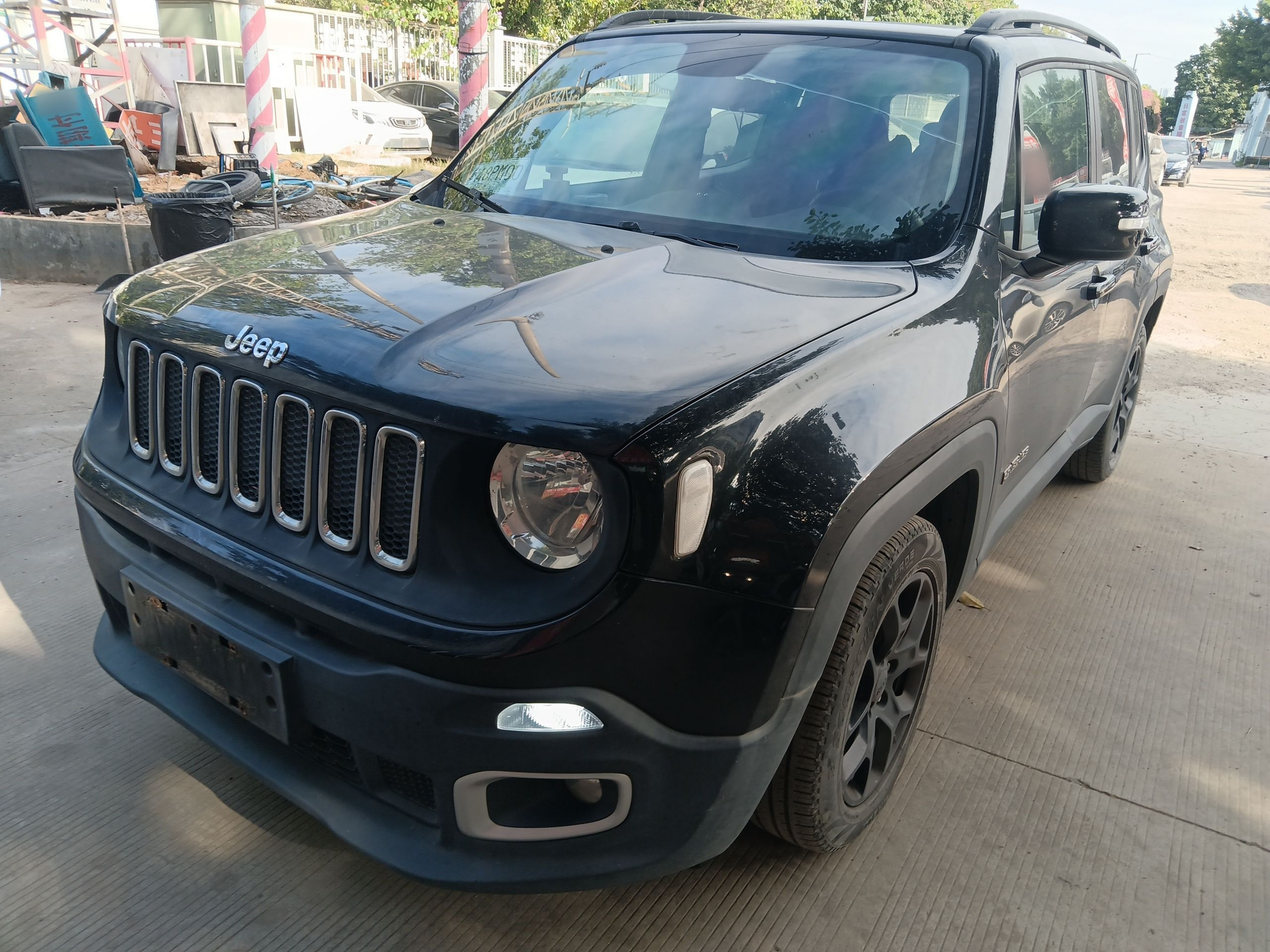Под передней частью автомобиля