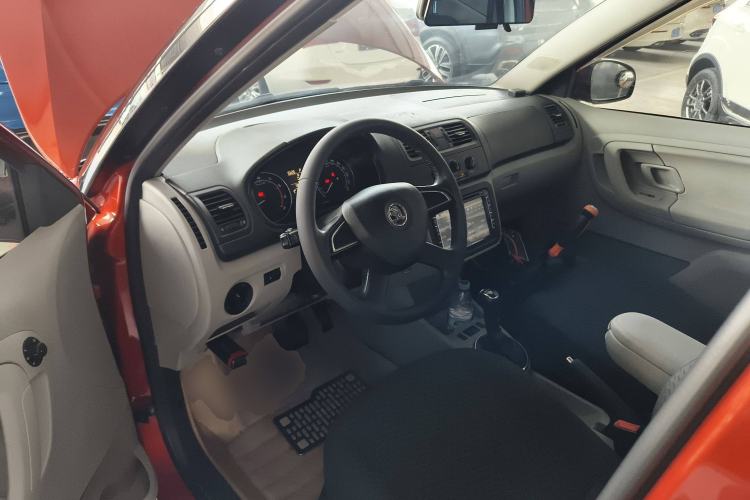 Used Skoda Fabia 2014 1.4L Automatic Crystal Edition
