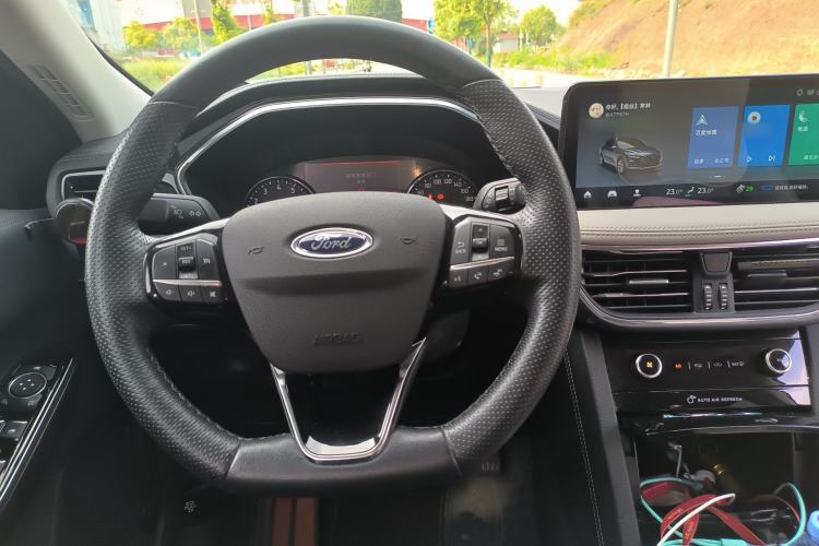 Used Ford Escape 2020 EcoBoost 245 Two-Wheel-Drive Titanium Edition Steering Wheel