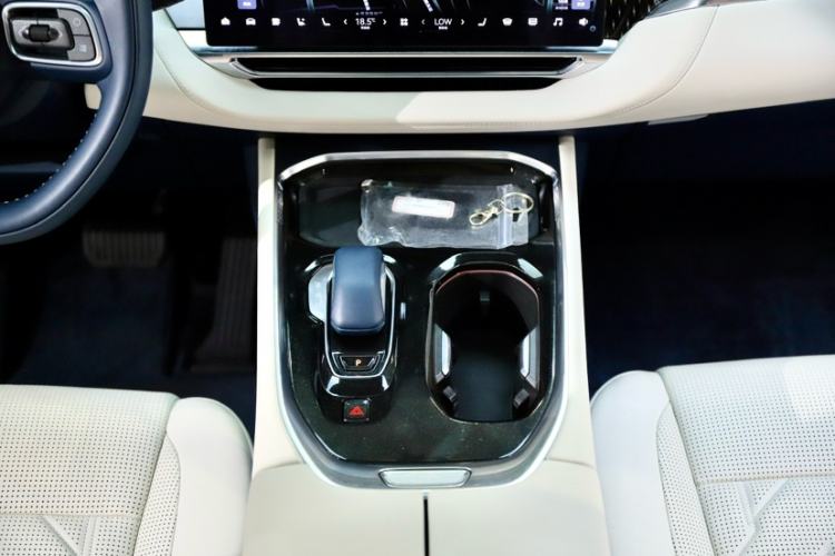 Used Zeekr 009 2024 Six-Seat Executive Version 4WD 108 kWh
