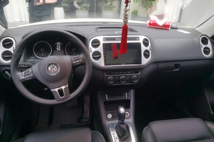 Used Volkswagen Tiguan 2017 300TSI Automatic Two-Wheel Drive Silk Road Comfort Edition Center Console