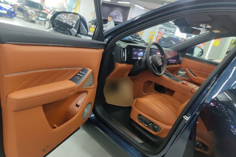 Used Hima AITO M8 2025 Model Pure Electric Max+ Six-Seat Four-Wheel-Drive Version