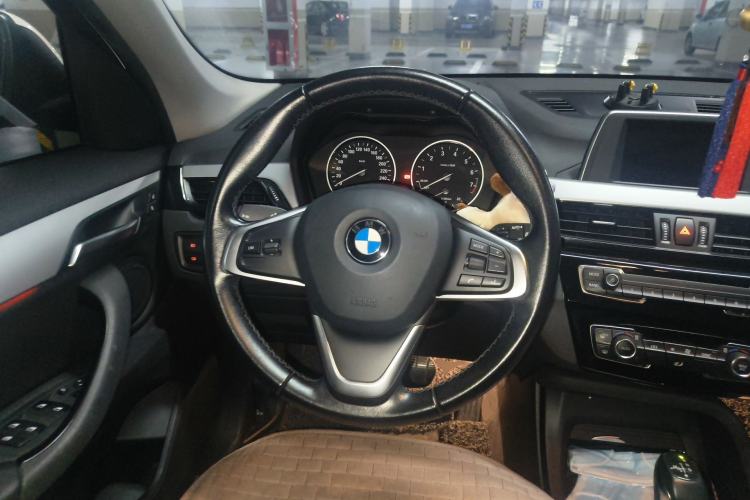 Used BMW X1 2018 sDrive18Li Fashion Model Steering Wheel