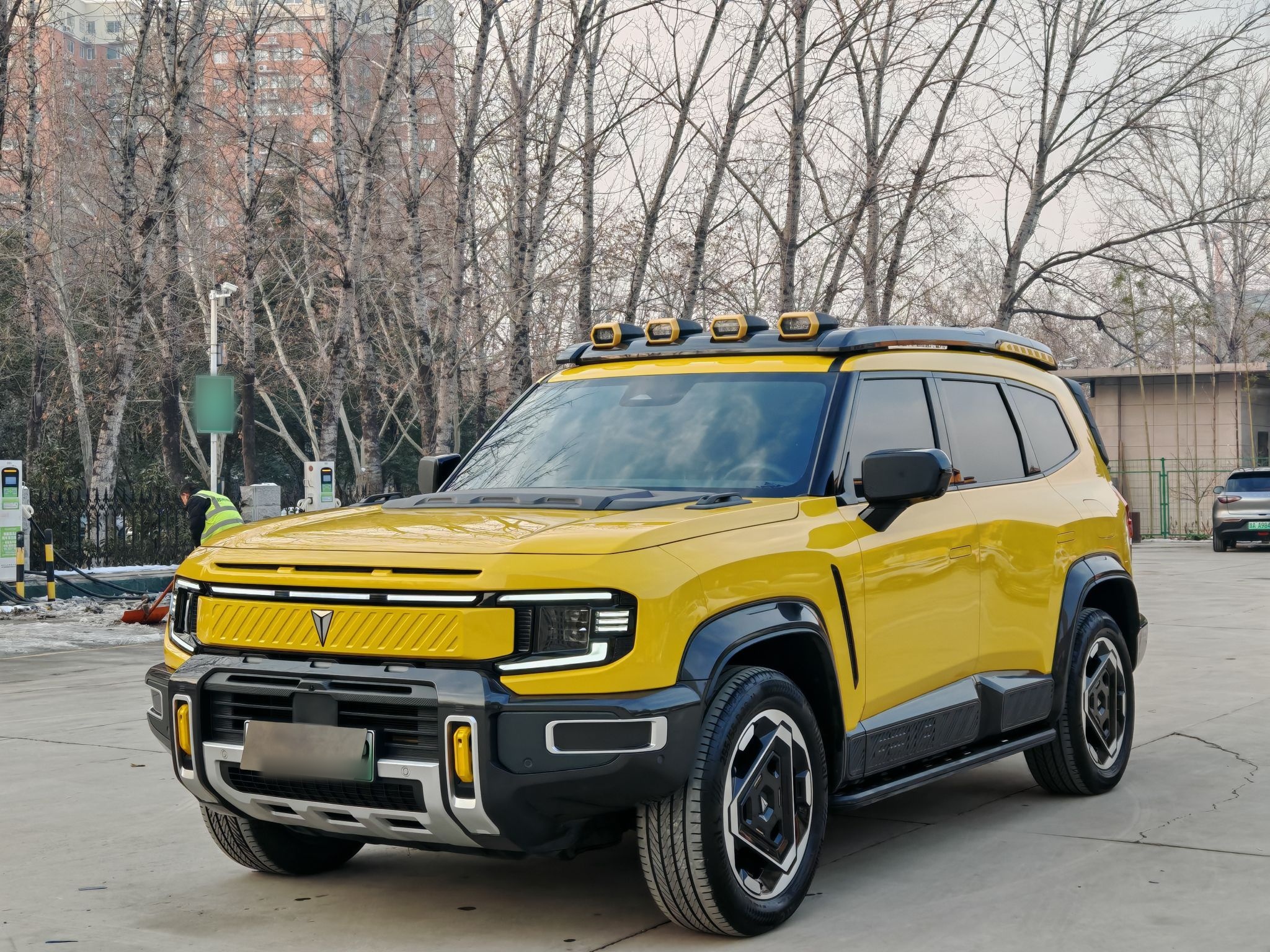 تحت مقدمة السيارة