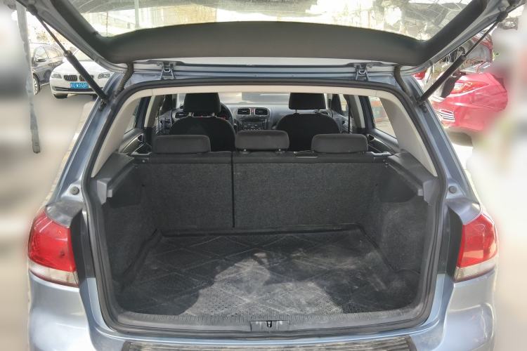 Used Volkswagen Golf 2011 1.6L Automatic Fashion Edition Trunk