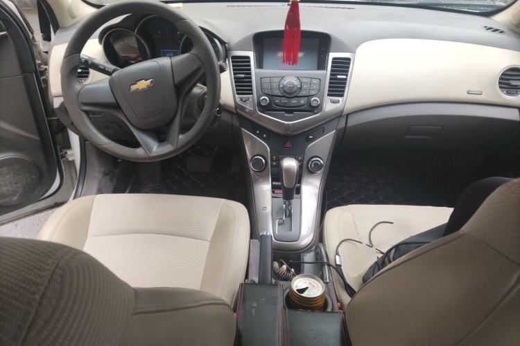 Used Chevrolet Cruze 2015 1.5L Classic SE AT Center Console