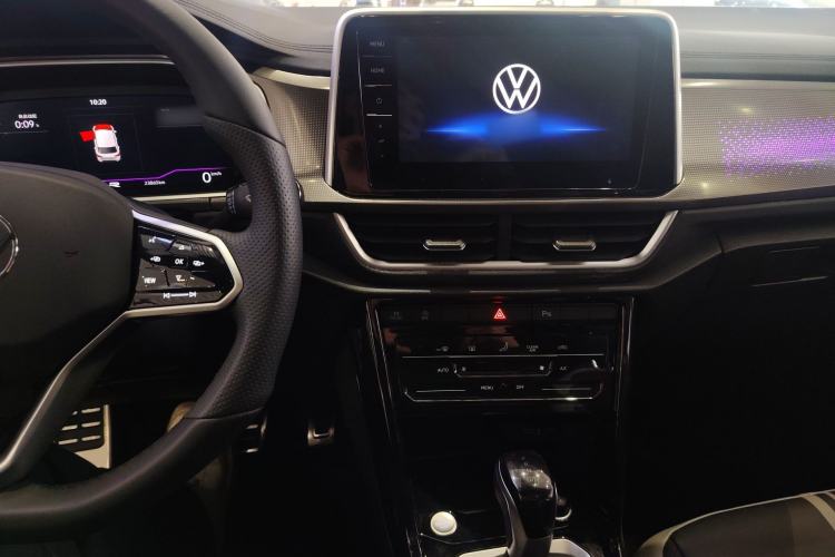 Used Volkswagen T-ROC 2024 300TSI DSG Two-Wheel-Drive Chen Guang Edition Center Console