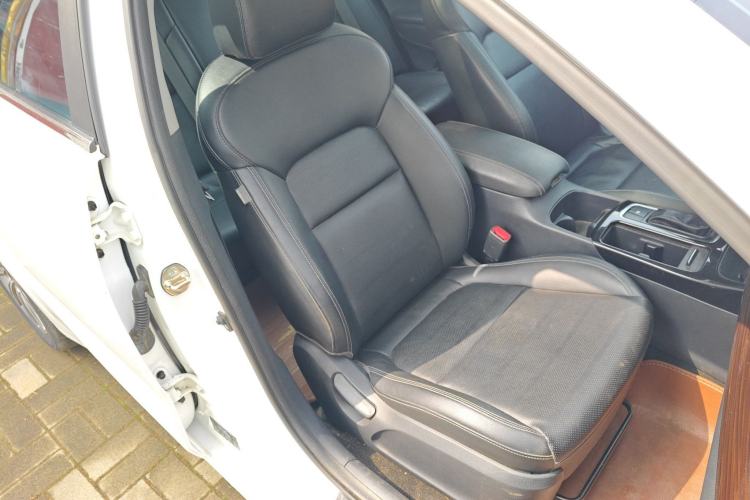 Used Kia K4 2014 1.8L Automatic DLX Right Front Seat