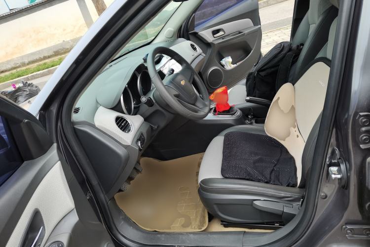 Used Chevrolet Cruze 2011 1.6L SE MT Transformers Edition