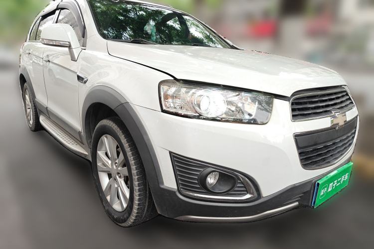 Used Chevrolet Captiva 2015 2.4L 4x4 Flagship Edition 7-Seater Front Right 45 Deg