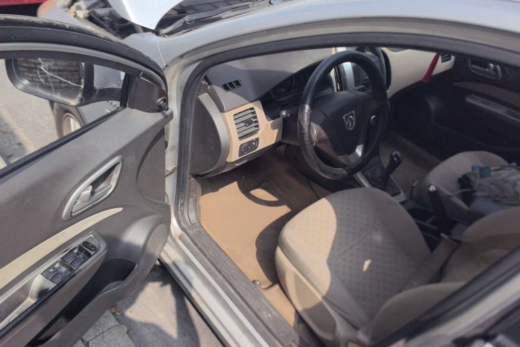 Used Baojun 630 2013 1.5L manual Entry-level trim