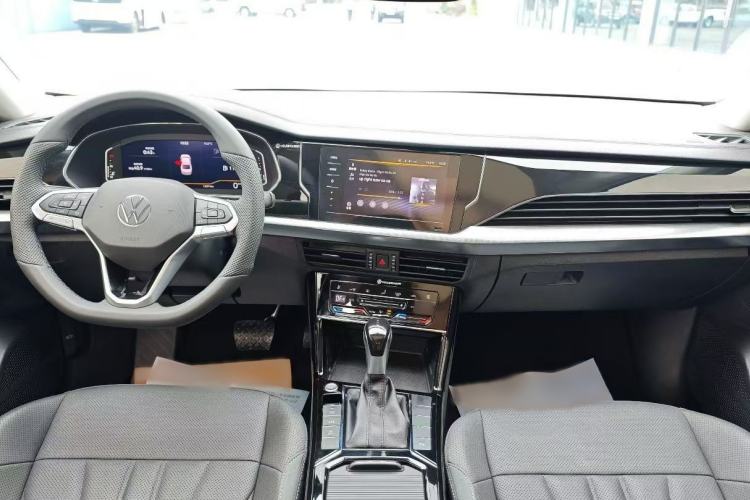 Used Volkswagen Passat 2025 Outstanding Model 330TSI Starry Elite Edition Interior 1