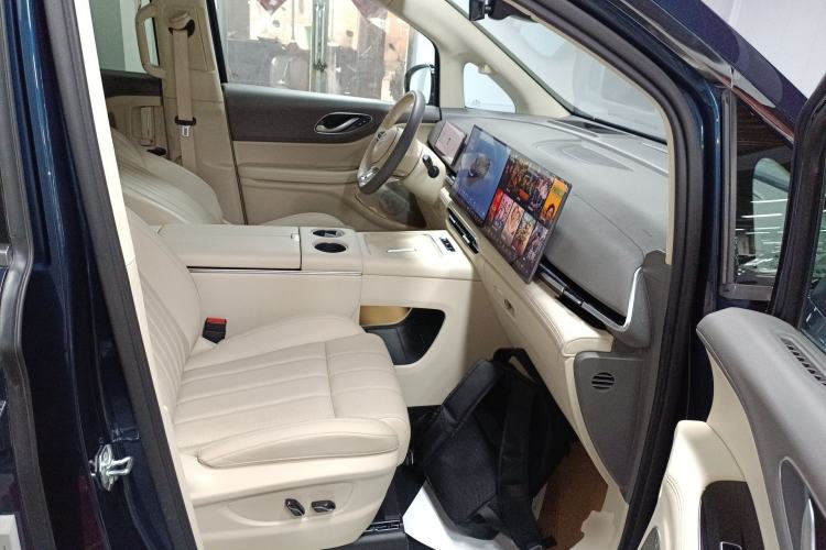 Used VOYAH Dream 2025 PHEV Four-Wheel-Drive Flagship Kunpeng Edition Right Front Seat