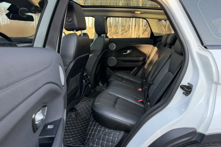 Used Land Rover Range Evoque 2016 2.0T PURE Style Edition Interior 2