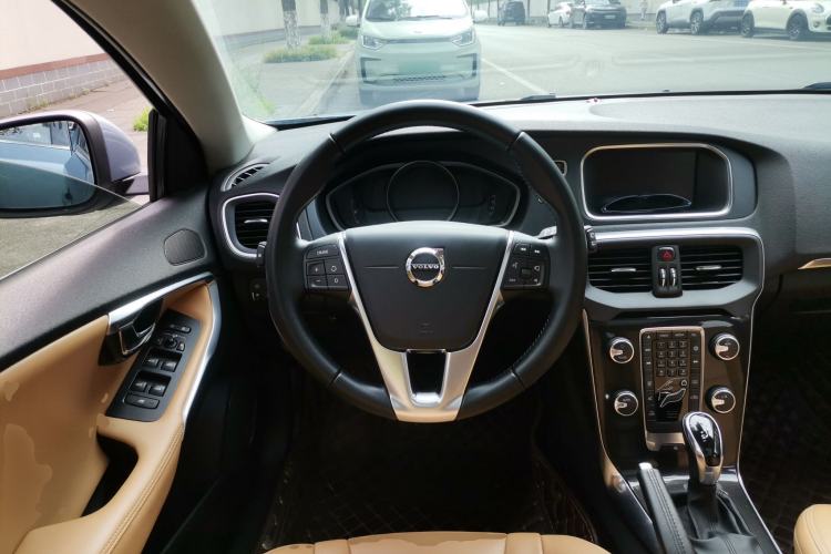 Used Volvo V40 2018 T3 Zhiyi Edition Steering Wheel