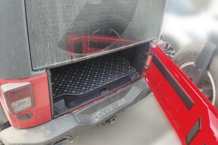 Used Jeep Wrangler 2017 3.6L Rubicon Four-Door Comfort Edition Trunk