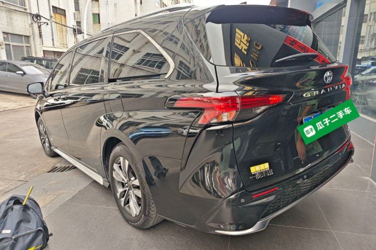 Used Toyota Granvia 2023 2.5L Hybrid Luxury Edition