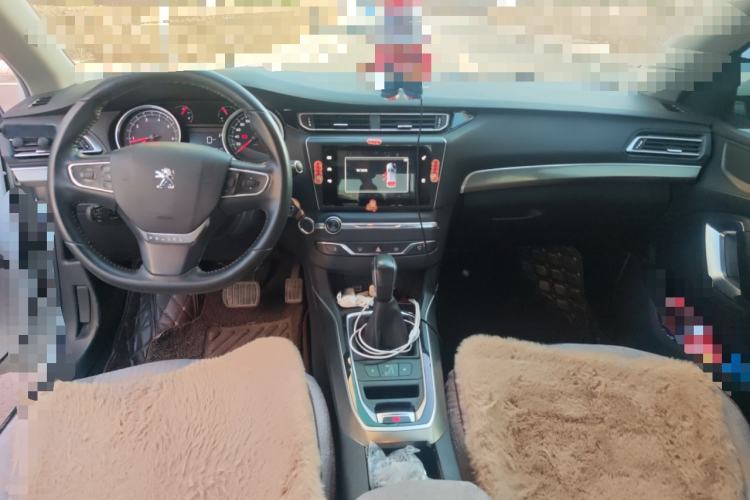 Used Peugeot 408 2016 1.6T Automatic Luxury Edition Center Console