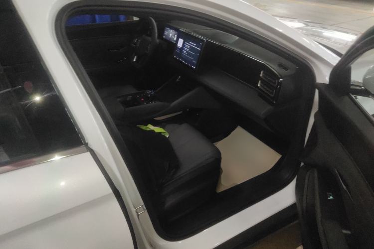 Used BYD Qin L 2025 DM-i Smart Drive 120KM Leading Model
