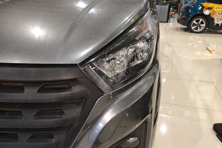 Used Jinbei Gold Hiace 2023 1.5L Passenger Vehicle Engineering Lion 5/6/7 Seater