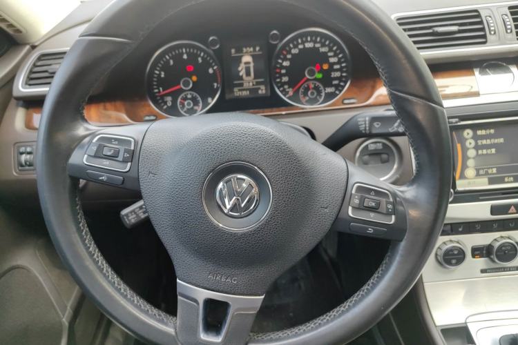 Used Volkswagen Magotan 2012 Travel Edition 2.0 TSI Comfort Version Steering Wheel