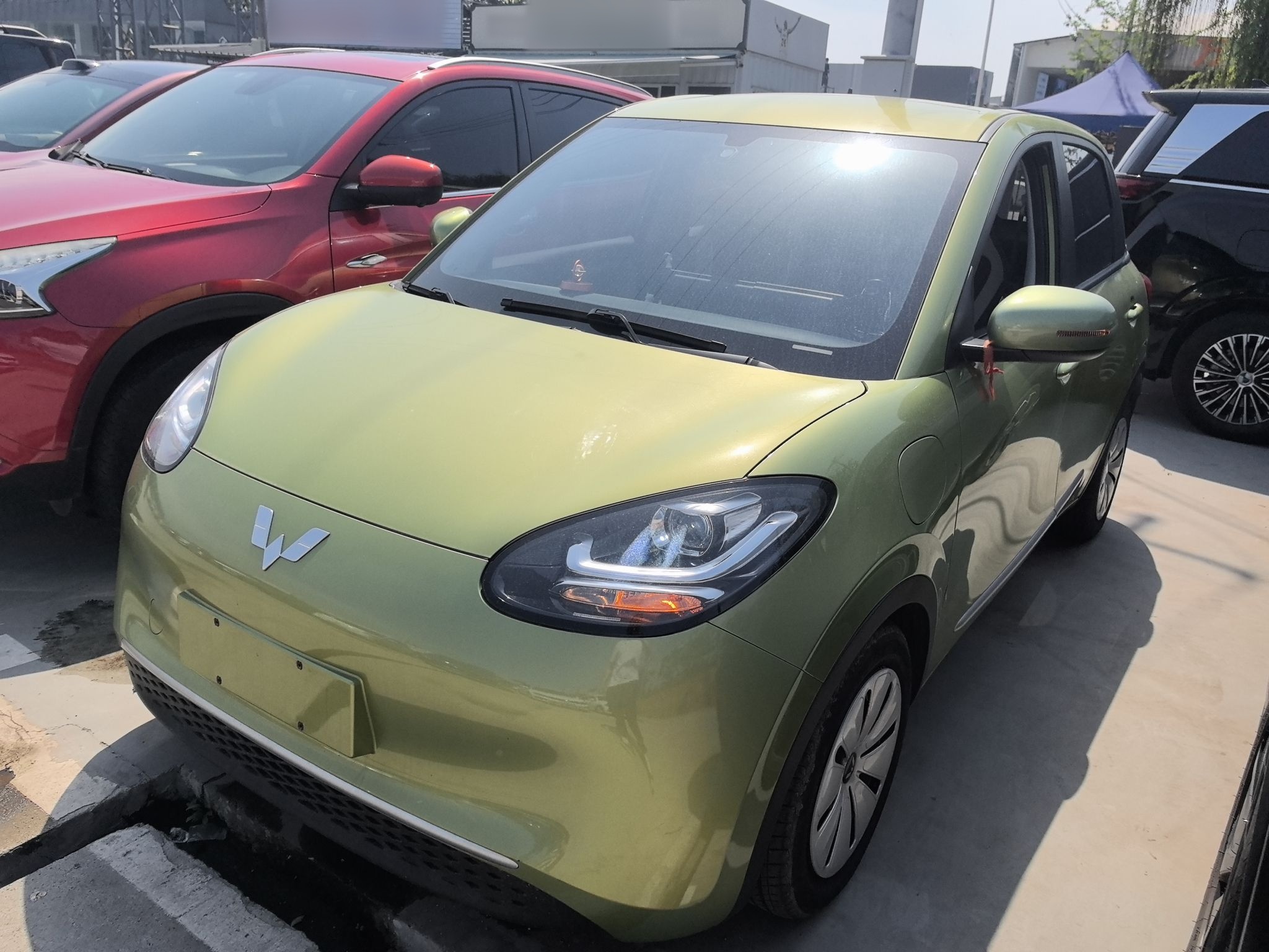 تحت مقدمة السيارة