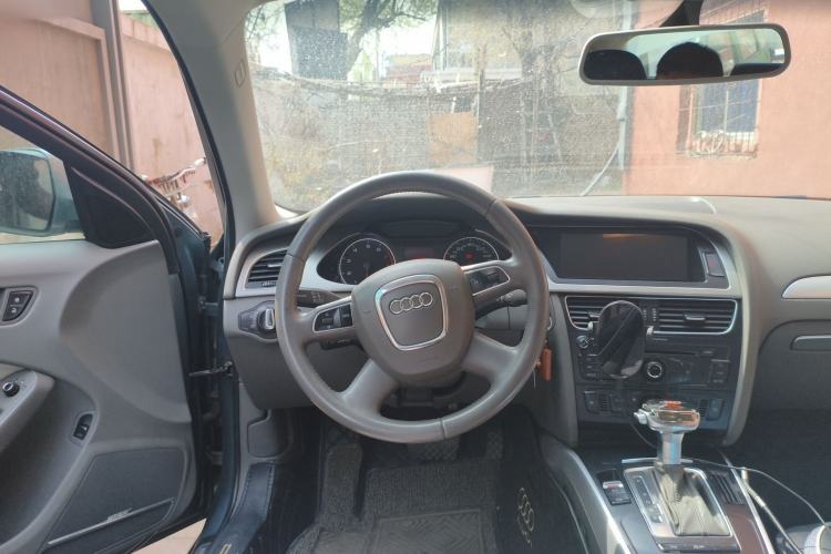 Used Audi A4L 2012 2.0 TFSI automatic standard version