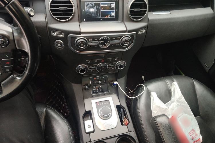 Used Land Rover Discovery 2016 3.0 SC Obsidian Black Heritage Edition SE
