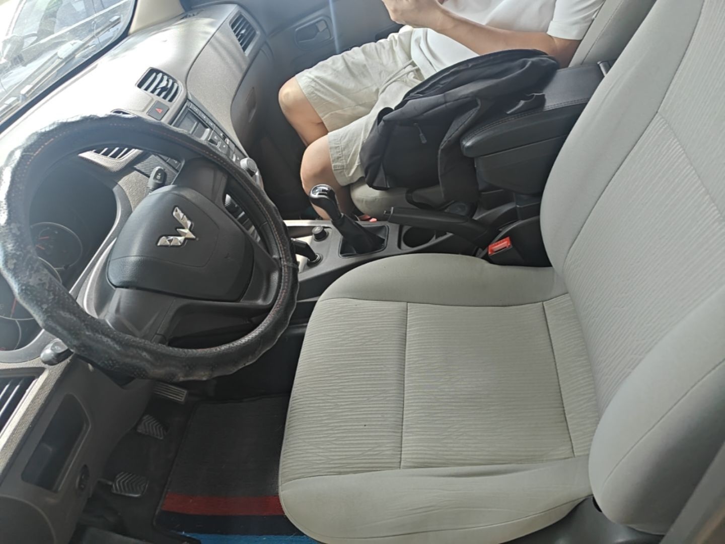 Vordere Reihe im Auto