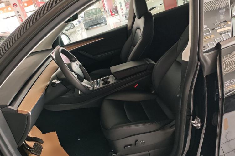 Used Tesla Model Y 2022 Long-Range All-Wheel-Drive Version