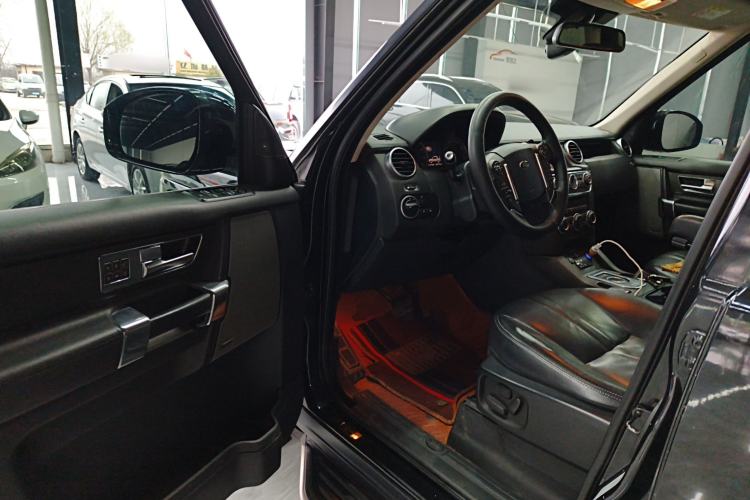 Used Land Rover Discovery 2016 3.0 SC Obsidian Black Heritage Edition SE
