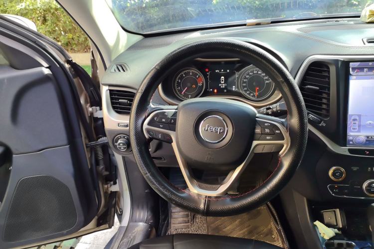 Used Jeep Cherokee 2016 2.4L Leading Smart Version